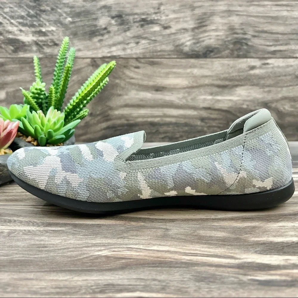 NIB Clarks Cloudsteppers Carly Dream Loafer Flats Khaki Camo Knit 8M